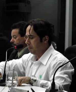 Divinópolis-MG: vereadores revoltados contra administração tucana de Vladimir Azevedo – “Já estou cansado” – “É falta de respeito com esta Casa” – “Somos mulher de malandro” dr delano vesper